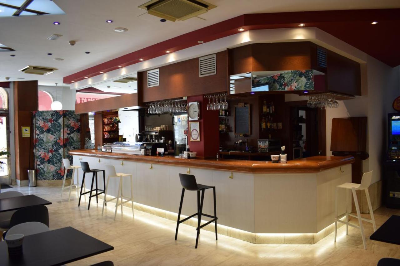 Hotel Alisi アランダ・デ・ドゥエロ エクステリア 写真