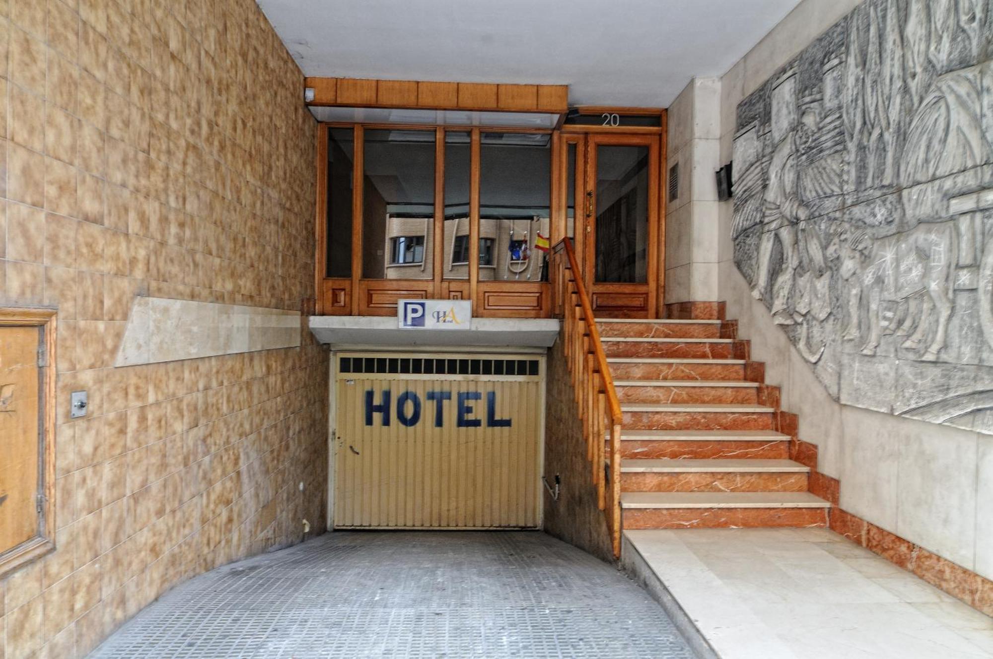 Hotel Alisi アランダ・デ・ドゥエロ エクステリア 写真