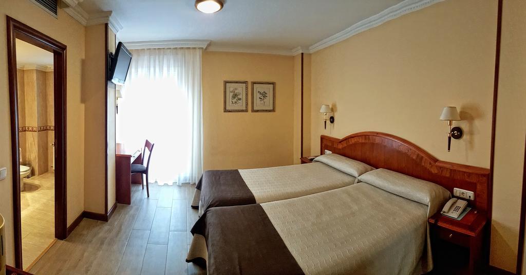 Hotel Alisi アランダ・デ・ドゥエロ エクステリア 写真